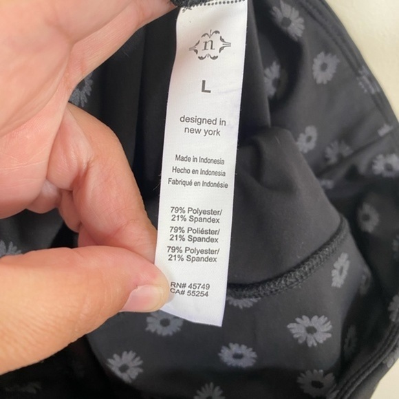 Nanette Lepore Play Black Daisy Foil 7/8 Leggings‎ Size Large. - Picture 4 of 7
